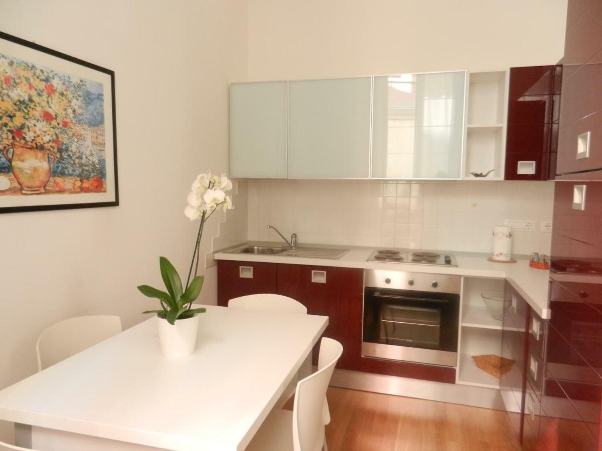 Central Guesthouse Специя Экстерьер фото