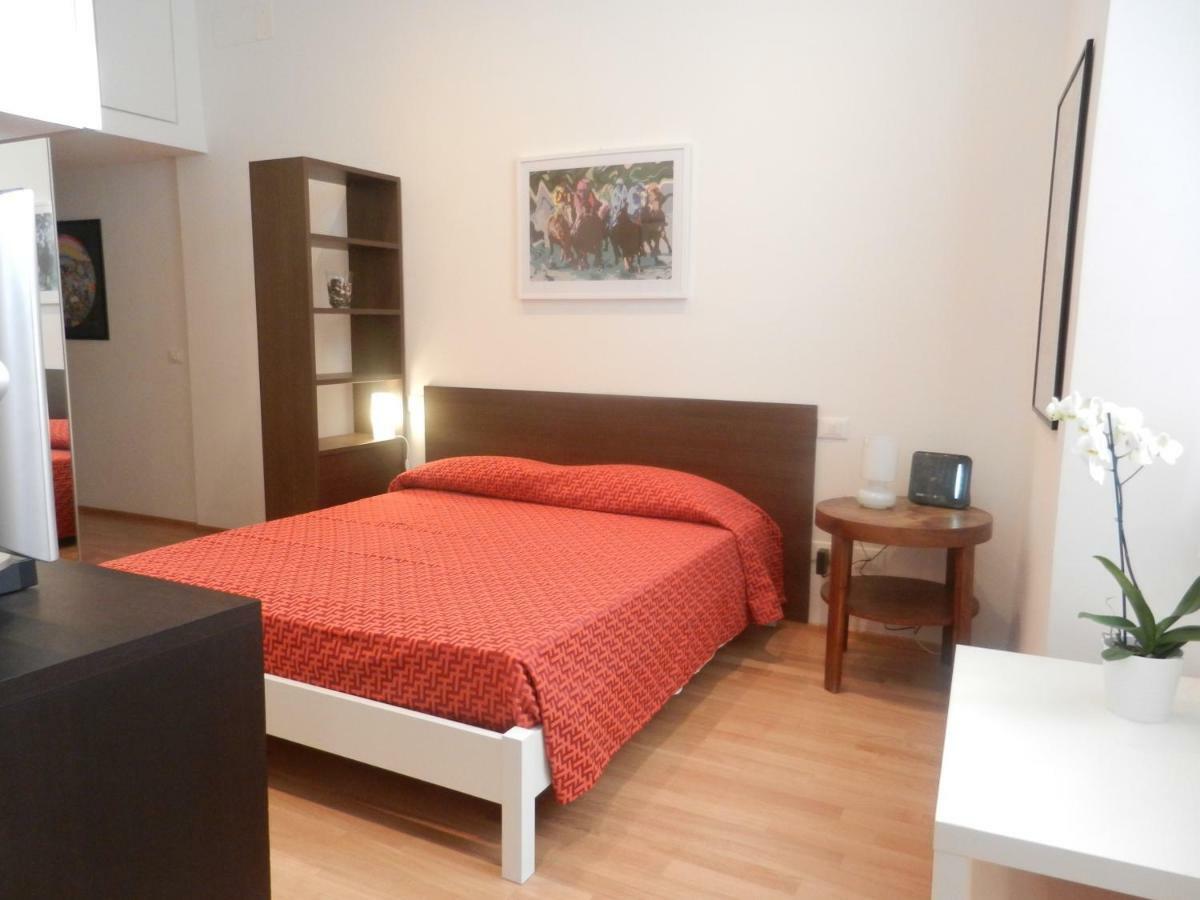 Central Guesthouse Специя Экстерьер фото