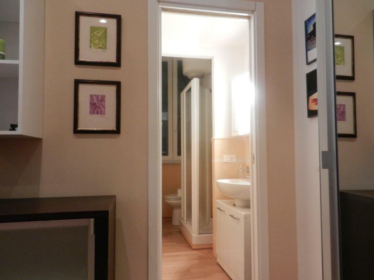 Central Guesthouse Специя Экстерьер фото