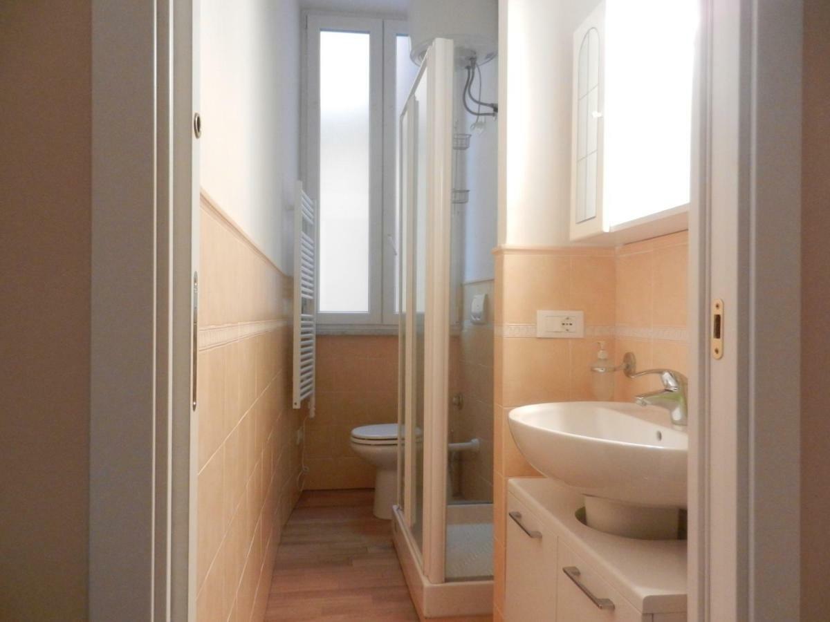Central Guesthouse Специя Экстерьер фото