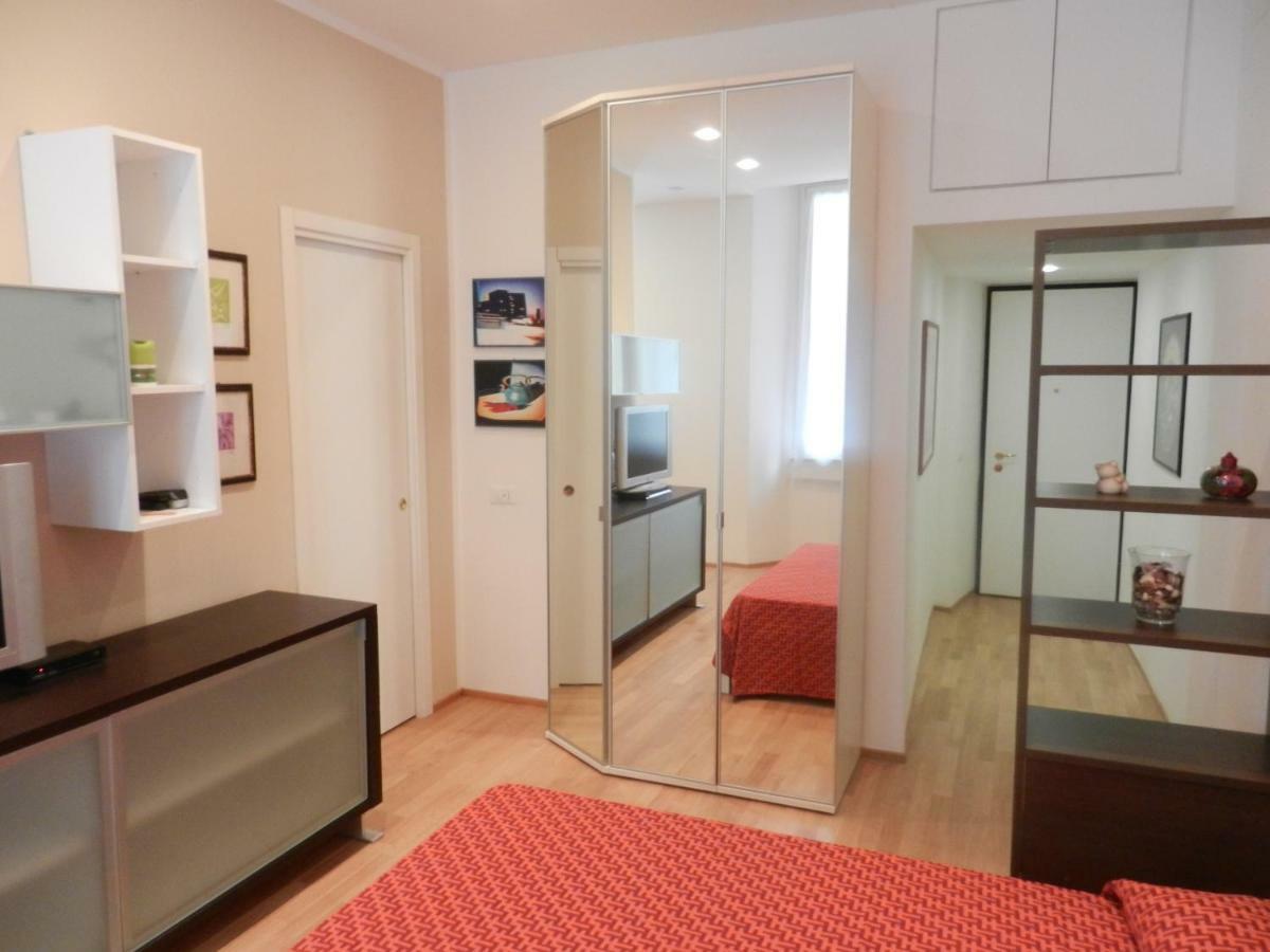 Central Guesthouse Специя Экстерьер фото